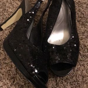 Tahari black sequins heels 8M